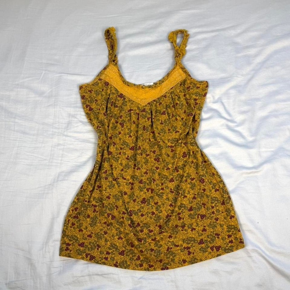 Vintage y2k Charlotte Russe yellow & red floral lace detail tank top